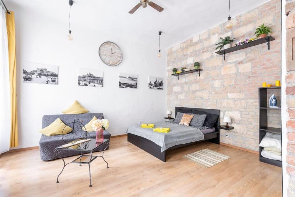 Vintage Style Cozy Downtown Apartment. บูดาเปสต์ ภายนอก รูปภาพ